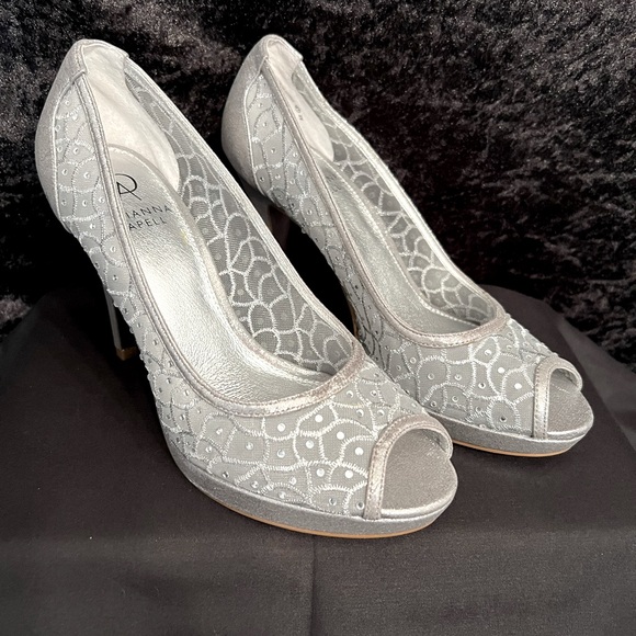 Adrianna Papell Shoes - Adrianna Papell NWB Women’s Sterling Silver Foxy Platform Pumps. Size 7M BR297